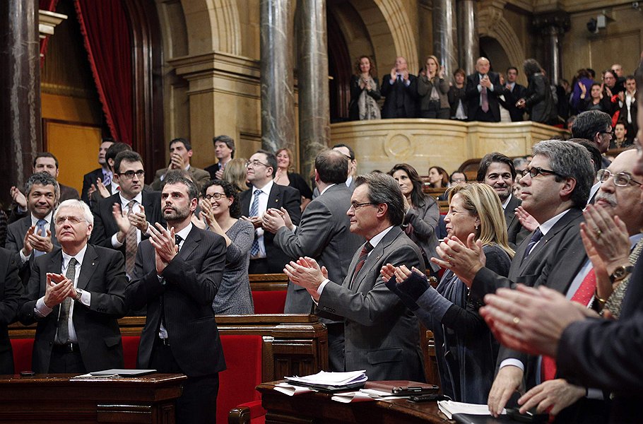 Стремление главы правительства Каталонии Артура Маса добиться независимости от Мадрида нашло широкий отклик среди местных депутатов
