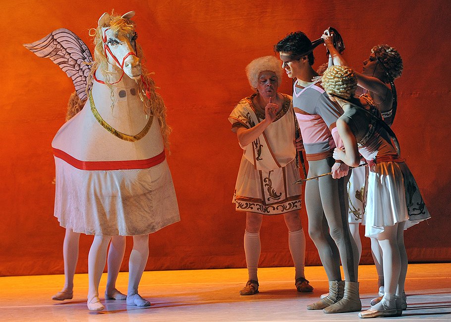 В &amp;quot;Amore buffo&amp;quot; мифологический Пегас исполняет функции живой лошади Дон Кихота — вывозит героя и веселит зрителей