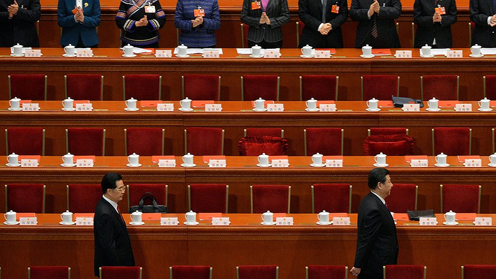 Пришедшему на смену Ху Цзиньтао (внизу слева) новому председателю КНР Си Цзиньпину (внизу справа) придется поддерживать темпы роста экономики и бороться с протестными настроениями