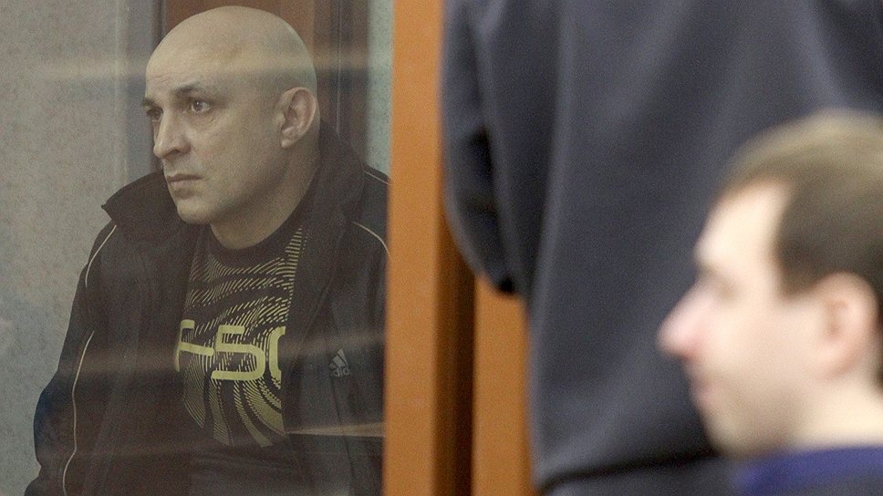 Оглашение приговора по делу о беспорядках в поселке Сагра в 2011 году состоялось в Свердловском областном суде. Обвиняемый Иван Лебедев (слева)