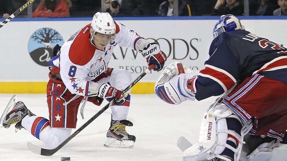 В пяти последних играх Александр Овечкин (№8) набрал девять очков (шесть голов и три результативные передачи) и вошел в топ-20 чемпионата НХЛ