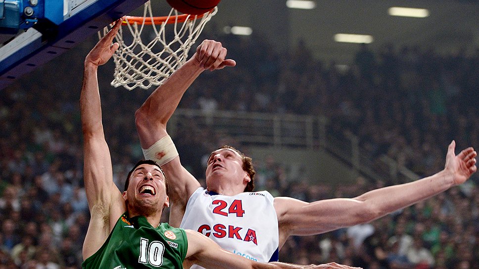 Баскетболистам ЦСКА (справа — Александр Каун) удалось на втором групповом этапе выполнить задачу-максимум — выйти в play-off с первого места