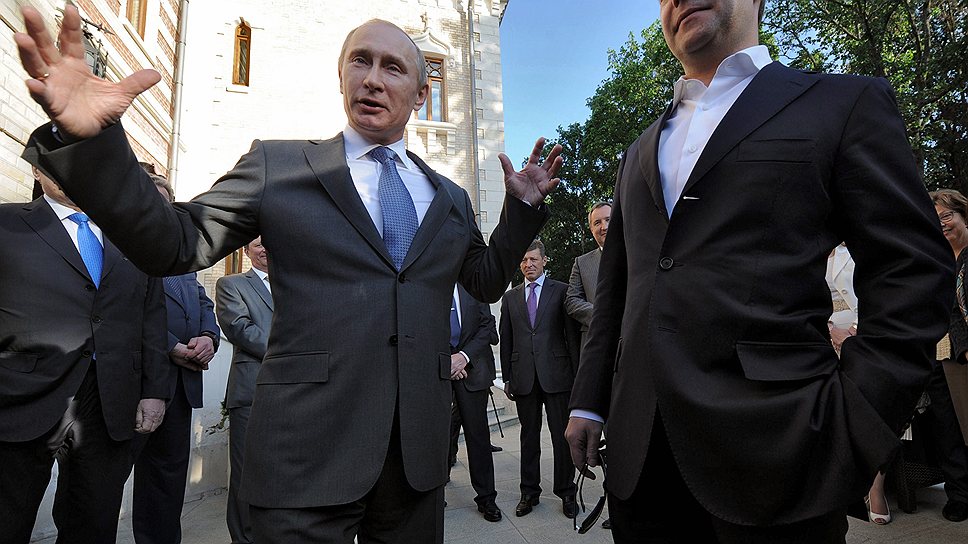 Владимир Путин и Дмитрий Медведев разделят ответственность за последствия экономического рывка между Кремлем и Белым домом