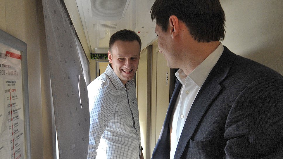 Вместе с Алексеем Навальным в Киров поехали и его соратники по оппозиции, в том числе депутат Дмитрий Гудков