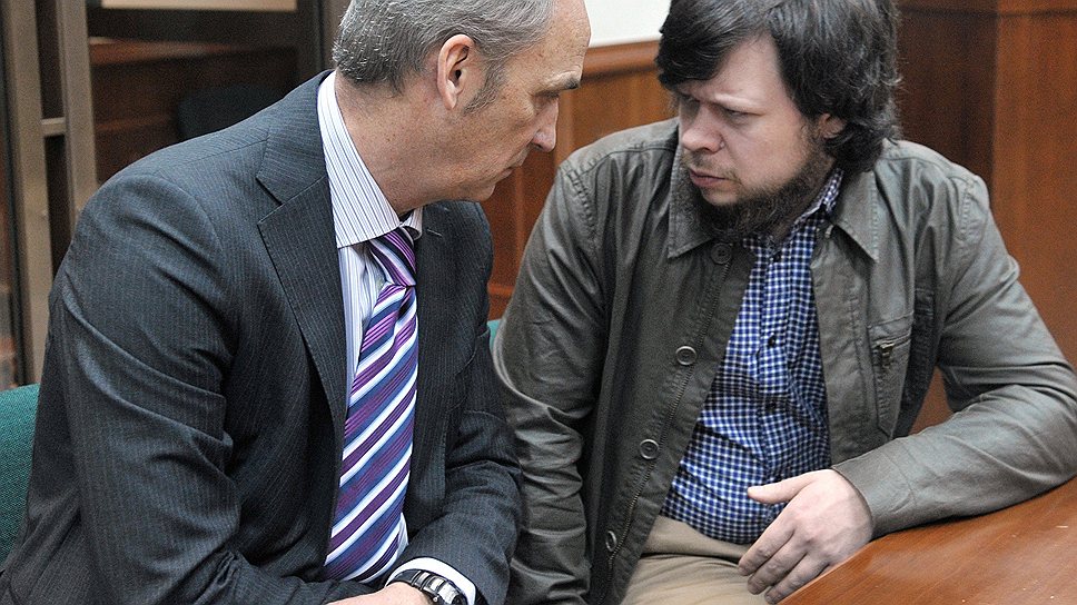 Обвиняемый Константин Лебедев (справа) и его адвокат Валерий Лавров рассчитывали на условный срок, а не на пять лет колонии общего режима 