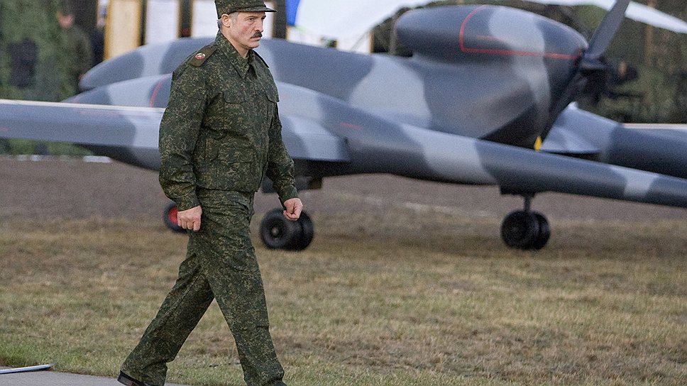 Для защиты белорусских границ Александру Лукашенко необходимо еще два десятка российских истребителей и не нужно ни одной российской авиабазы
