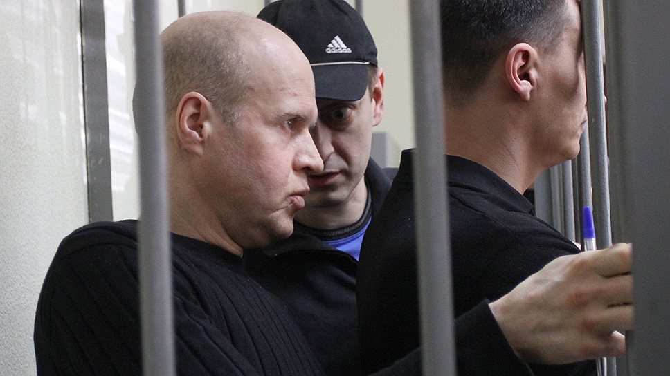 Во время оглашения приговора Павлу Федулеву (слева) и его сообщникам выяснилось, что они хотели взорвать главу Уральской горно-металлургической компании Андрея Козицына