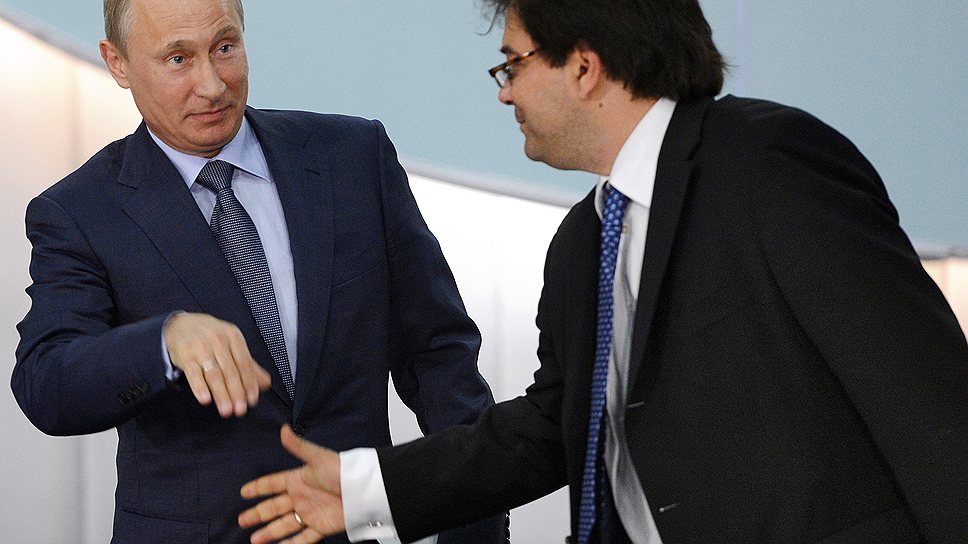 Президент России Владимир Путин (слева) и председатель Киносоюза Андрей Прошкин