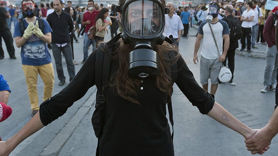 Власти Турции решили бороться с протестующими с помощью спецназа и жестких антитеррористических законов