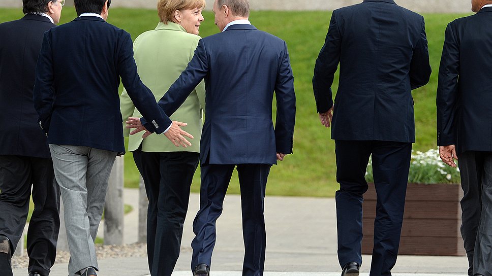 Слева направо: канцлер Германии Ангела Меркель, президент России Владимир Путин, премьер-министр Великобритании Дэвид Кэмерон и президент США Барак Обама 