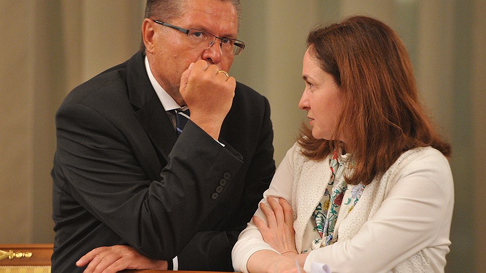 Министр экономики Алексей Улюкаев и председатель ЦБ Эльвира Набиуллина обсудили план финансовой поддержки госкомпаний за их собственный счет