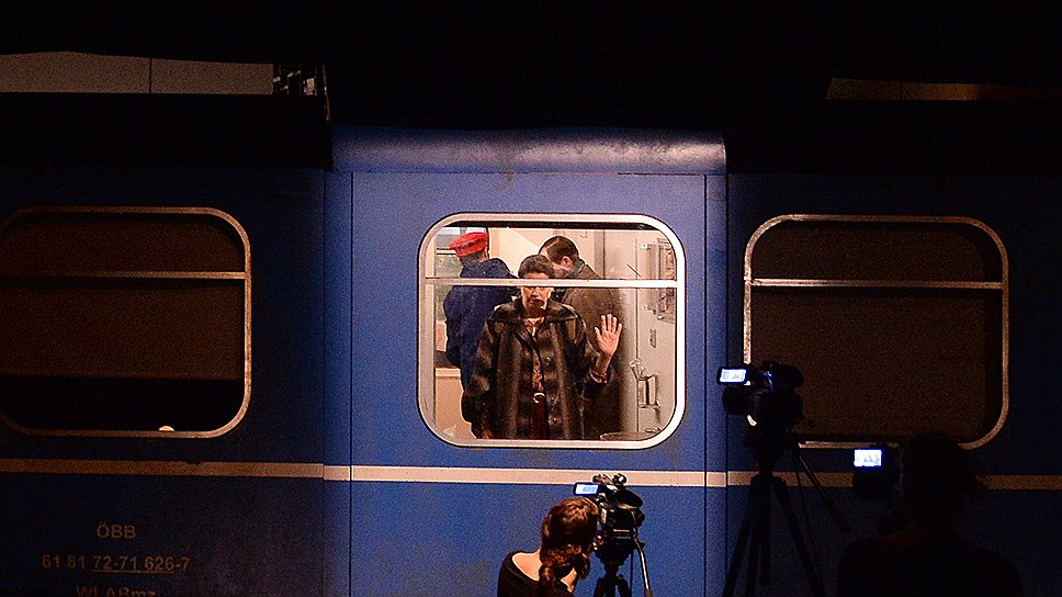 В &amp;quot;Путешествии сквозь ночь&amp;quot; Кейти Митчелл киноверсия сценического действия монтируется на ходу поезда
