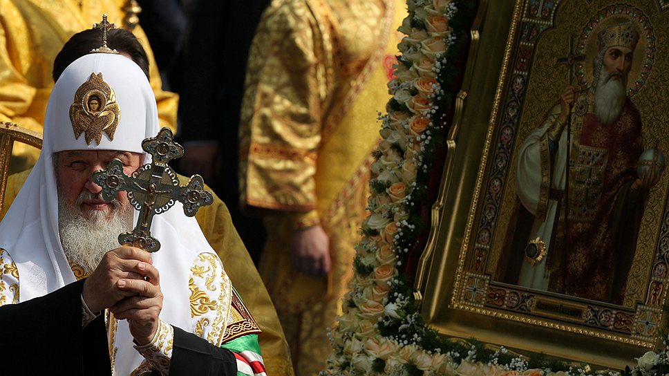 Выступил патриарх всея Руси Кирилл. Он был эмоционален, как только может быть эмоционален патриарх на торжественном молебне