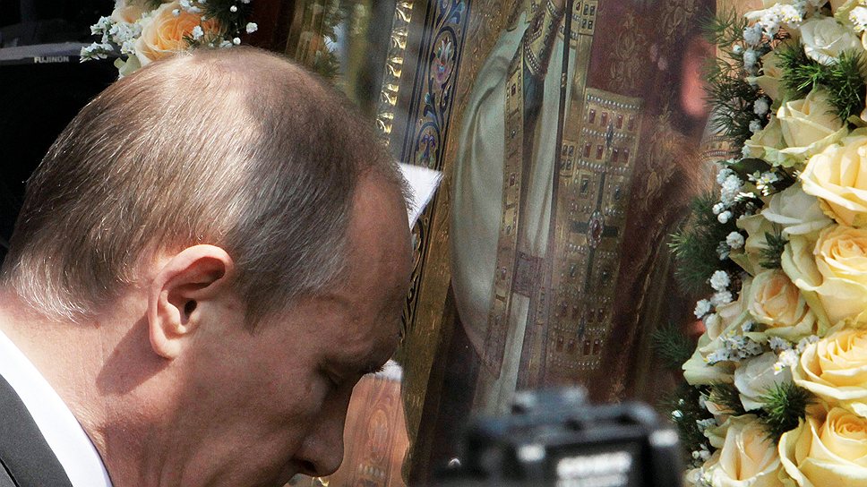 Президент России Владимир Путин во время торжественного молебна на Владимирской горке по случаю 1025-летия Крещения Киевской Руси