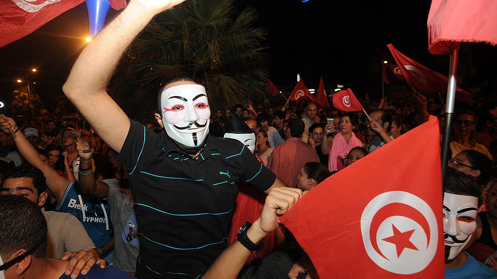 Требования об отставке правительства Туниса звучат так же жестко, как в 2011 году, когда свергали президента бен Али