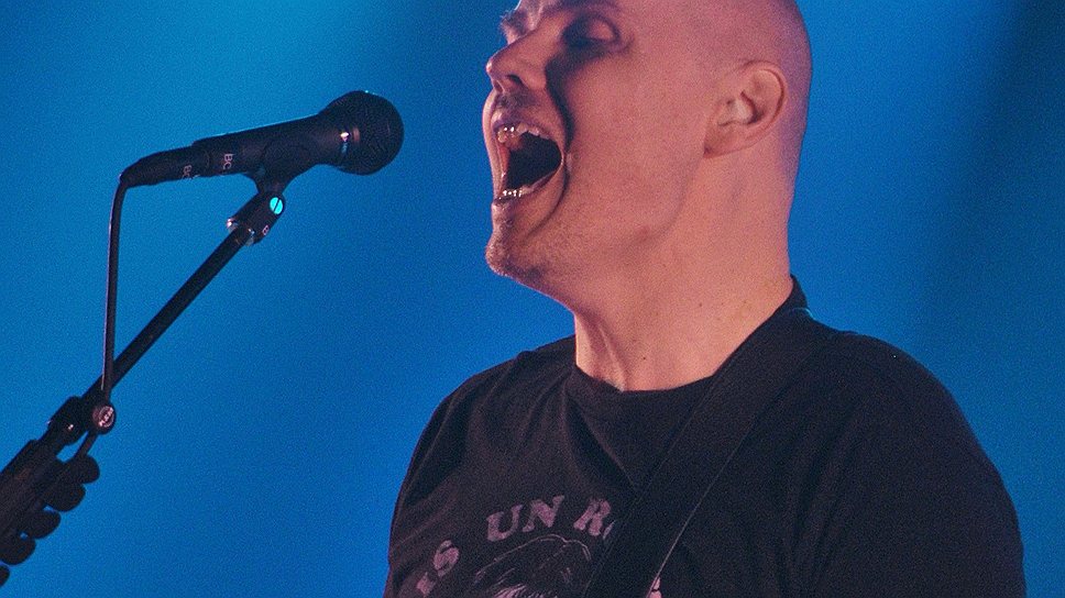 Солист группы Smashing Pumpkins Билли Корган вел себя на московском концерте довольно флегматично