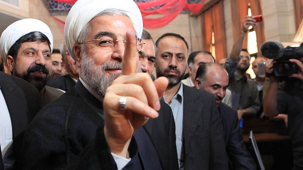 Новый президент Ирана Хасан Роухани (в центре) показал своим оппонентам в парламенте, в каком направлении должна двигаться страна
