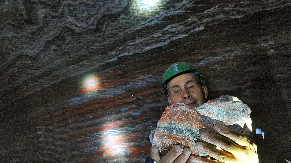 Верхнекамское месторождение калийно-магниевых солей. Шатер с рудой в забое шахты &quot;Березники 4&quot;