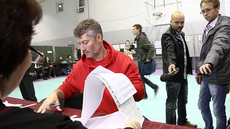 Кандидат в мэры Екатеринбурга Евгений Ройзман во время голосования на выборах мэра Екатеринбурга