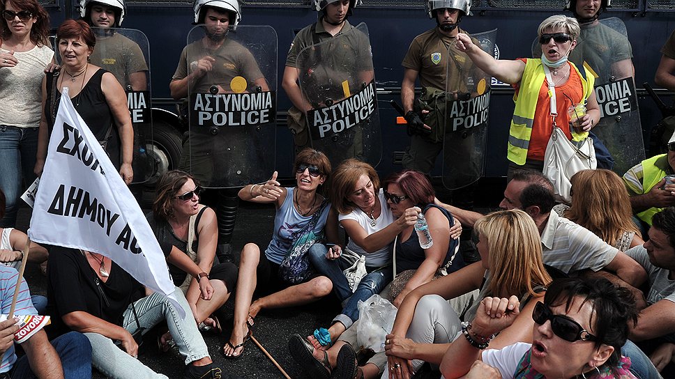 Греческие бюджетники угрожают правительству новой волной массовых протестов