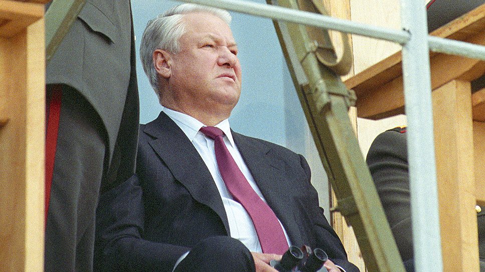 Перед принятием поворотных политических решений Борис Ельцин часто посещал воинские части, чтобы заручиться поддержкой армии
