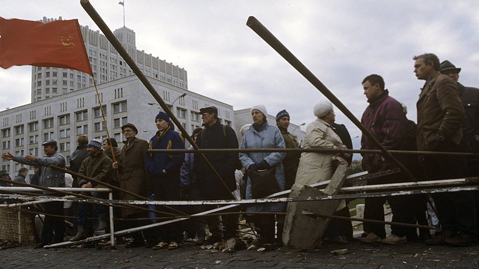 Ельцин против парламента: 20 лет назад танки расстреляли Белый дом