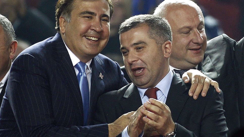 Михаил Саакашвили (слева) пообещал полную поддержку кандидату в президенты от своей партии Давиду Бакрадзе (справа)