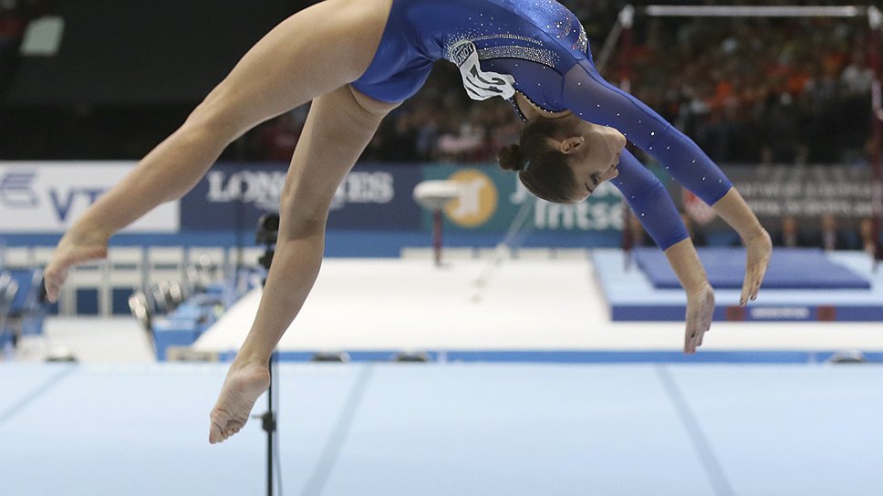 Три из четырех медалей сборной России, в том числе золотую за упражнения на бревне, завоевала Алия Мустафина