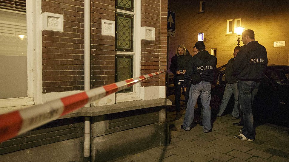 Полиция у дома в Гааге, где была ограблена квартира сотрудника российского посольства