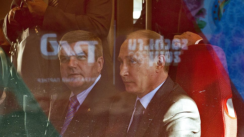 Президент Международного олимпийского комитета (МОК) Томас Бах (слева) и президент России Владимир Путин (справа)