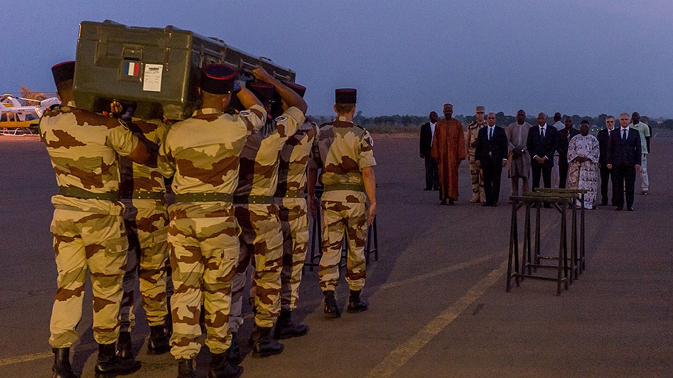 Гибель французских журналистов в Мали поставила под сомнение антитеррористическую операцию президента Франсуа Олланда