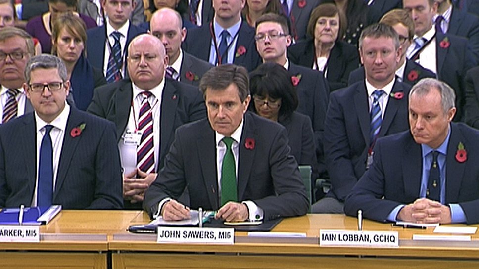 Имена и личности руководителей  британских спецслужб многие годы были засекречены (на фото слева направо: Эндрю Паркер из MI5, Джон Соэрс из MI6 и Иан Лоббан из GCHQ)