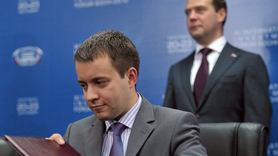 Министр связи и массовых коммуникаций России Николай Никифоров (слева) и председатель правительства Дмитрий Медведев 
