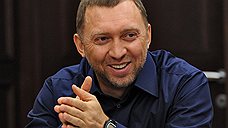 Олег Дерипаска зашел в ГУМ с "Победой"