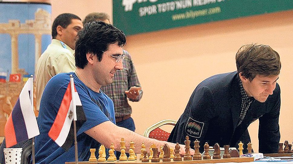 Владимир Крамник (слева) и Сергей Карякин (справа) проявили себя настоящими лидерами сборной России на командном чемпионате мира 