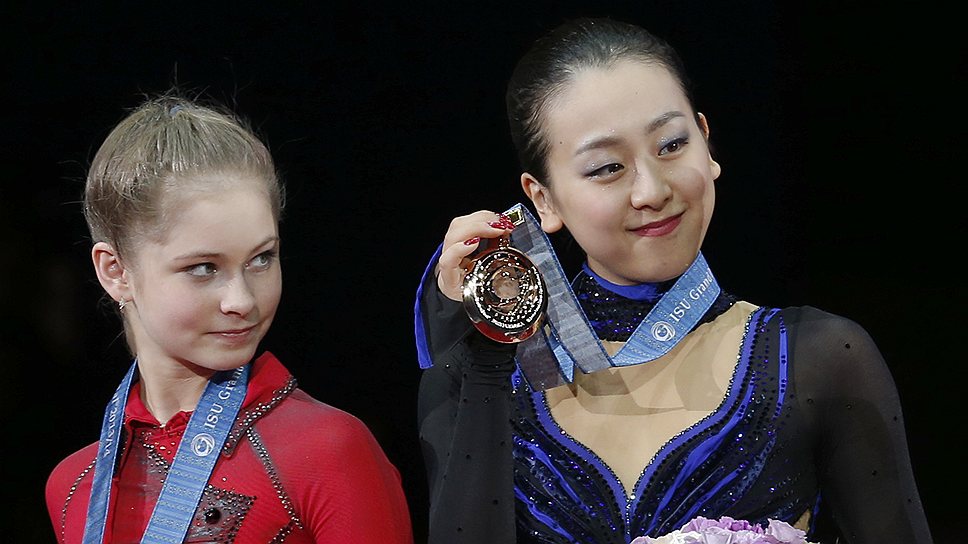 В финале Гран-при 15-летнюю Юлию Липницкую (слева) опередила только опытная Мао Асада 