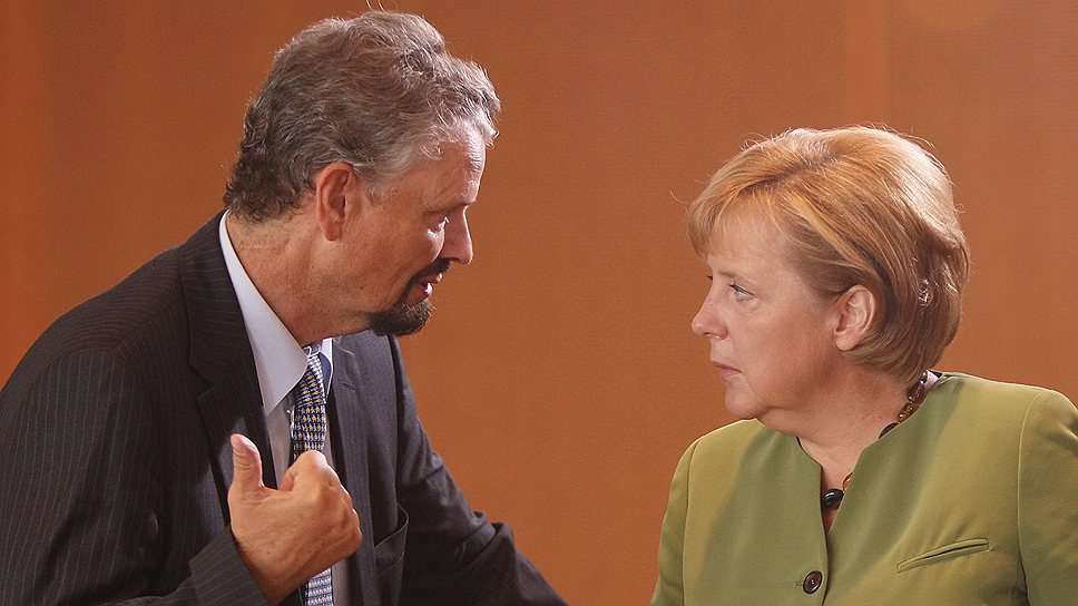 От Гернота Эрлера (слева) в случае его утверждения канцлером Германии Ангелой Меркель на посту координатора по сотрудничеству с РФ будут ждать более лояльного отношения к Москве