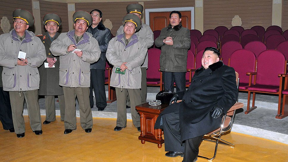 Посетив воинскую часть №526, северо-корейский лидер Ким Чон Ын поставил перед армией новую задачу: уметь не только обороняться, но и наступать