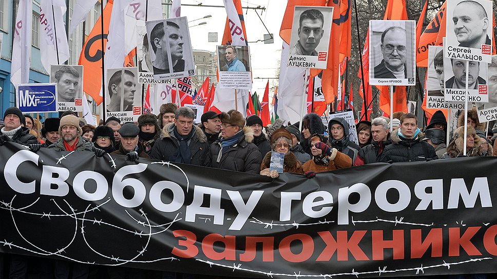 Шествие оппозиции в поддержку фигурантов дела о беспорядках на Болотной площади в мае 2012 года. Участники Марша прошли по бульварам от Пушкинской до Тургеневской площади