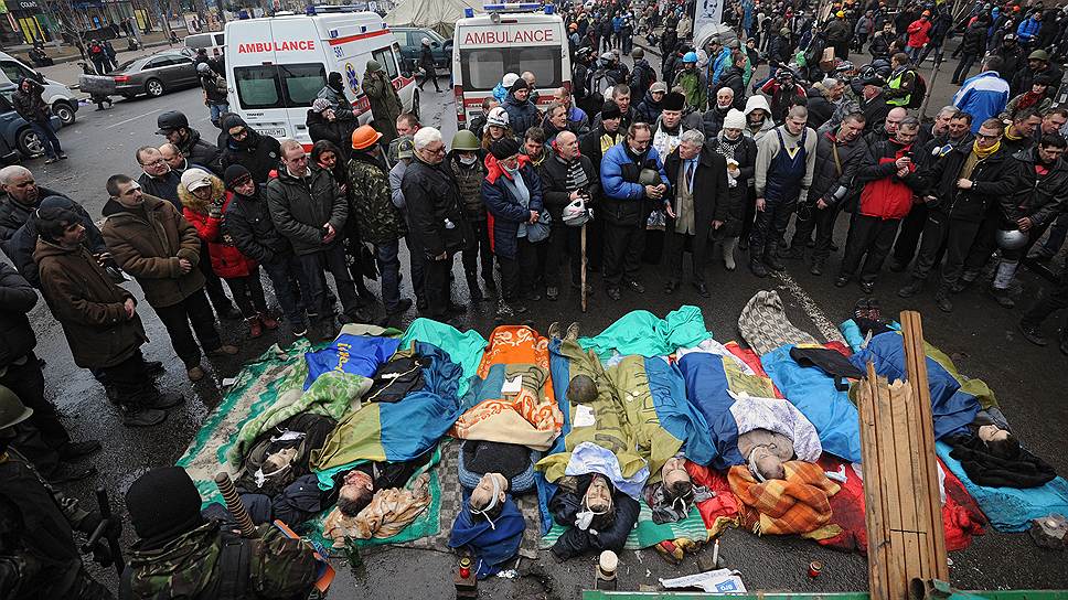 В Киеве высказывают самые разные предположения о том, кто ведет снайперский огонь с крыш зданий, в результате которого погибло уже несколько десятков человек