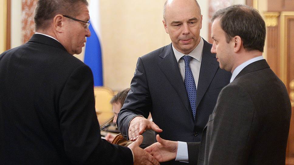 Министр экономики Алексей Улюкаев (слева) рассказал коллегам, как поддержать экспорт и заодно докапитализировать структуры ВЭБа, не слишком тратя бюджетные деньги