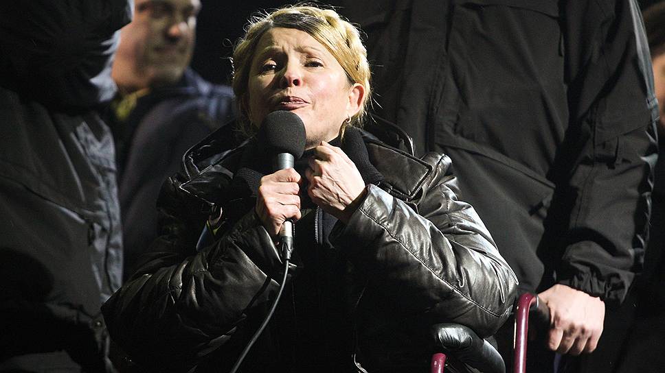 Лидер БЮТ Юлия Тимошенко, освобожденная из-под стражи решением Верховной рады, на сцене Майдана