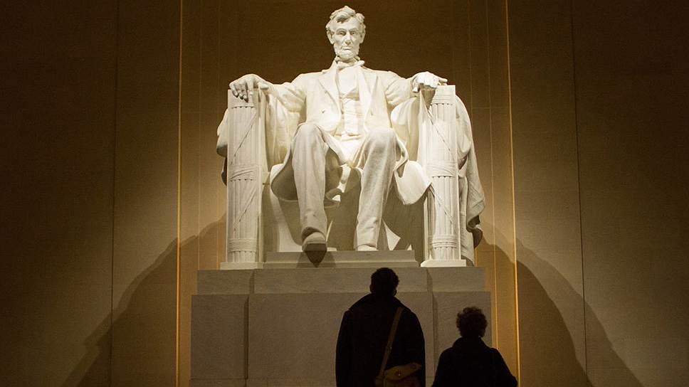 Герои &amp;quot;Филомены&amp;quot; не отказали себе в том, чтобы во время путешествия заглянуть в Мемориал  Линкольна