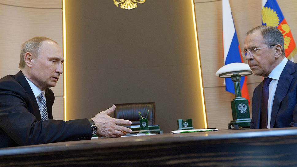 Президент России Владимир Путин и министр иностранных дел Сергей Лавров, не дождавшись в Сочи госсекретаря США Джона Керри, решили встретиться друг с другом