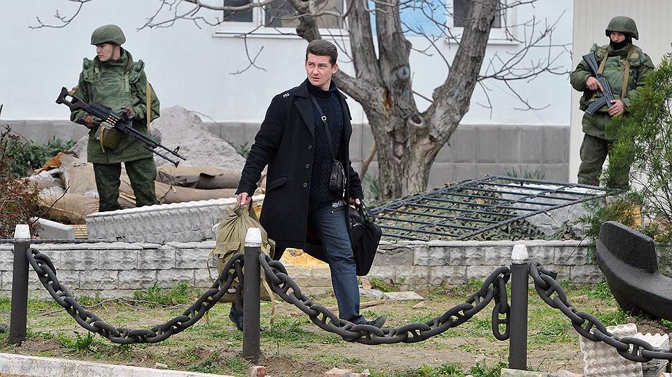 Штаб ВМС украинские военные покидали в штатском