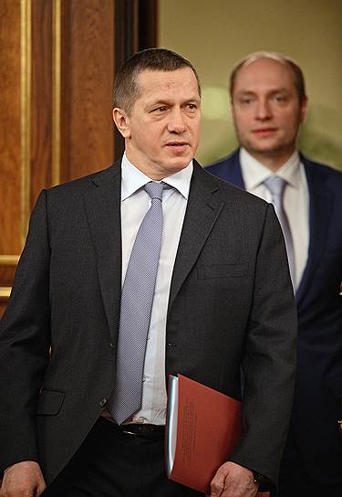 Вице-премьер Юрий Трутнев (слева) и глава Минвостокразвития Александр Галушка (справа) представили свое видение дальневосточных свобод