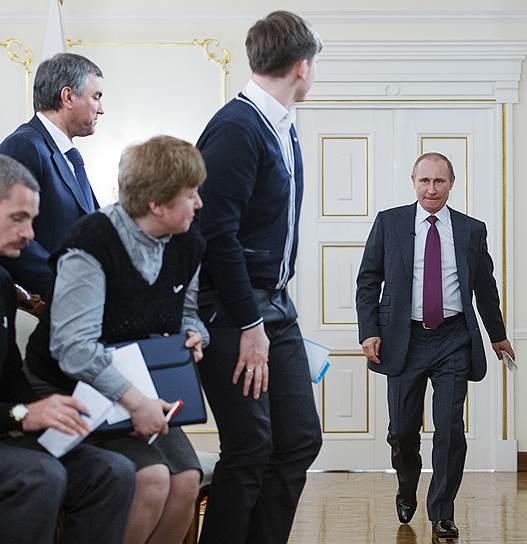 На встречу с активом ОНФ Владимир Путин пришел с двумя важными признаниями