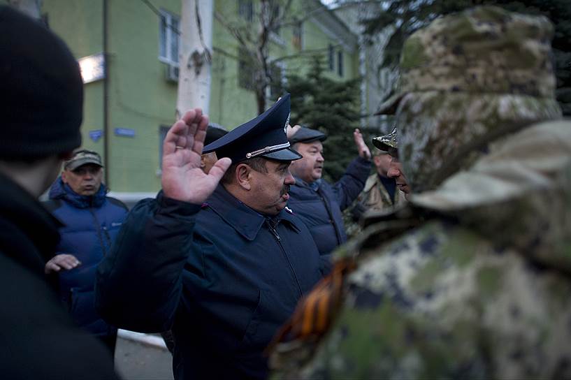 Политическая обстановка в Украине. Самооборона захватила здание милиции в Краматорске и вывесила флаг Донецкой республики
