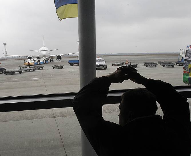 Российским мужчинам на Украину теперь остается только дивиться — въезд в эту страну им закрыт 