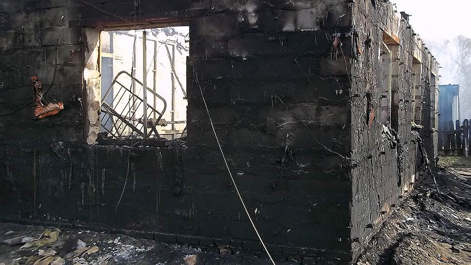 Место пожара в реабилитационном центре для наркозависимых в селе Озеро-Красилово в Косихинском районе Алтайского края